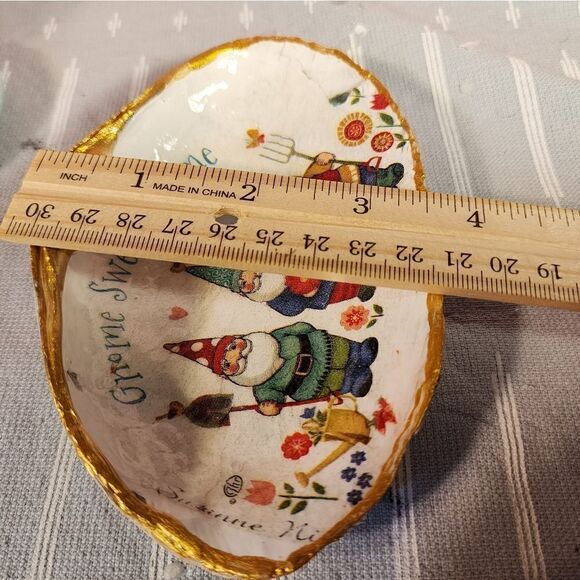 DECOUPAGE CLAM SHELL DECOUPAGE GNOME SWEET GNOME CLAM SHELL TRINKET DISH - Picture 10 of 11